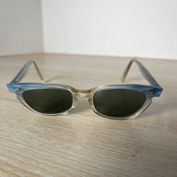 Vintage Bausch and Lomb 4-5 1/4 Youth Sunglasses Cat Eye Blue B&L 42-18 - Picture 2 of 13